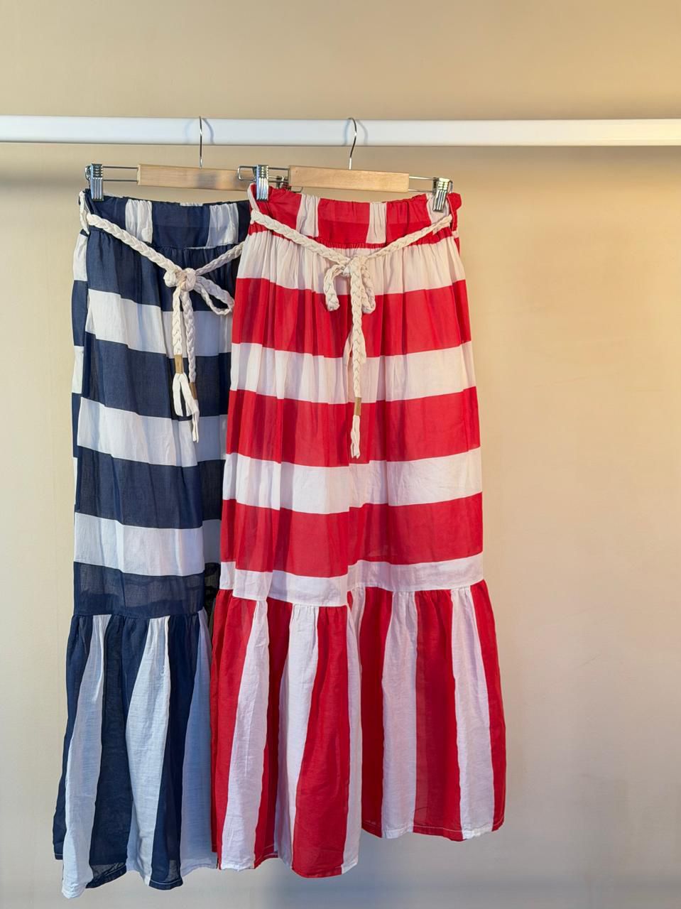 NAVY LINE SKIRT